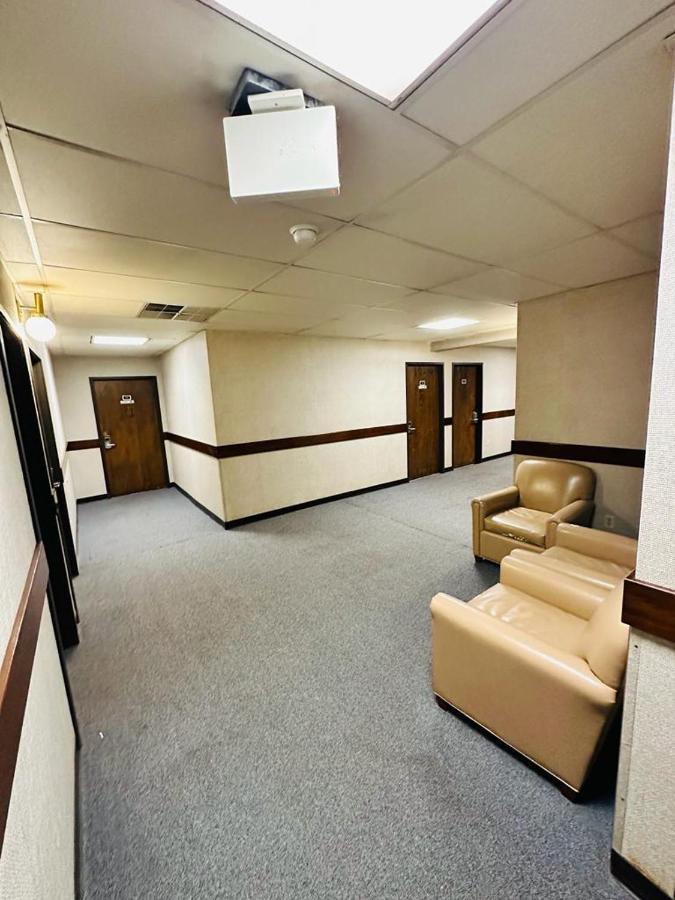 Travel Inn & Suites Emporia Exterior photo